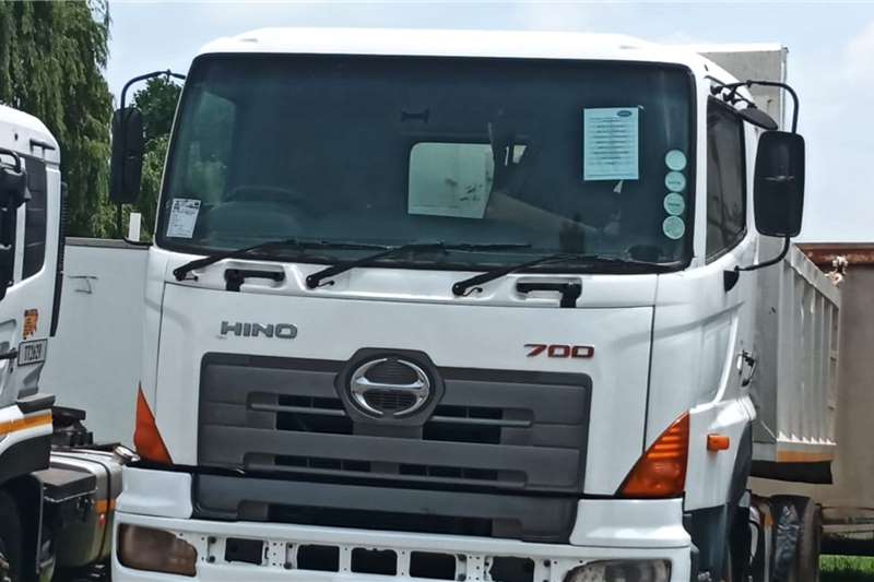 Hino Tipper trucks HINO 700 10 CUBE TIPPER 2015