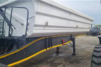 SA Truck Bodies Trailers Side tipper Side tipper link 45m3 2013 for sale by Benetrax Machinery | AgriMag Marketplace