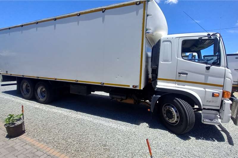 Hino Box trucks 500 16 27 C/B T/A 16 TON 2018
