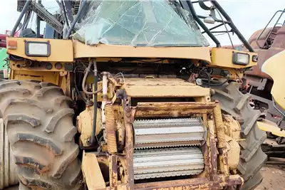 New Holland Harvesting equipment Grain harvesters New Holland FX450 Now stripping for spares. for sale by Discount Implements | AgriMag Marketplace