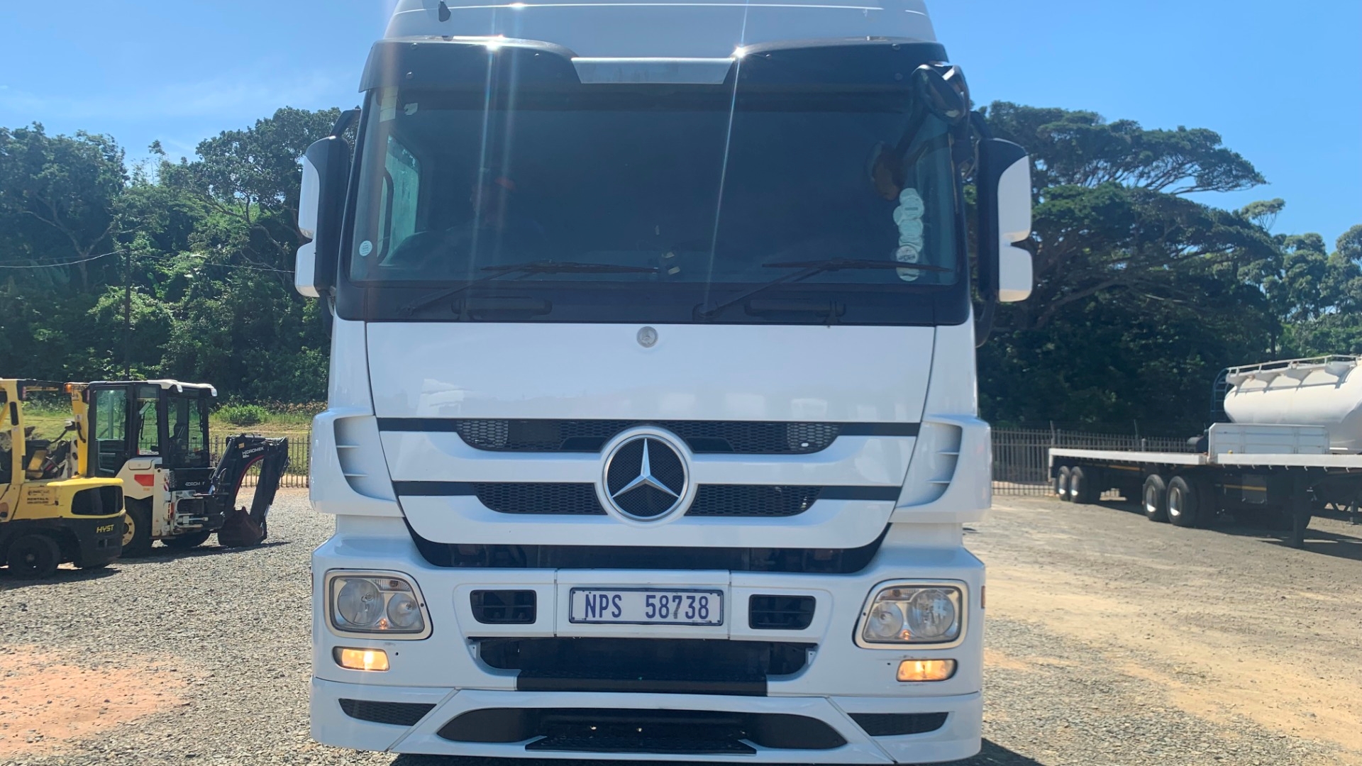 Mercedes Benz Truck tractors Double axle Mercedes Benz Actros 2646 2015 for sale by Truck Logistic | Truck & Trailer Marketplace
