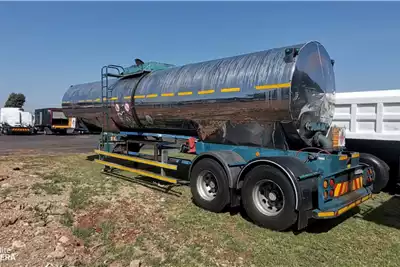 Henred Trailers Oil claded tanker HFO TANKER 1981 for sale by MT Car and Truck Auctioneers | AgriMag Marketplace