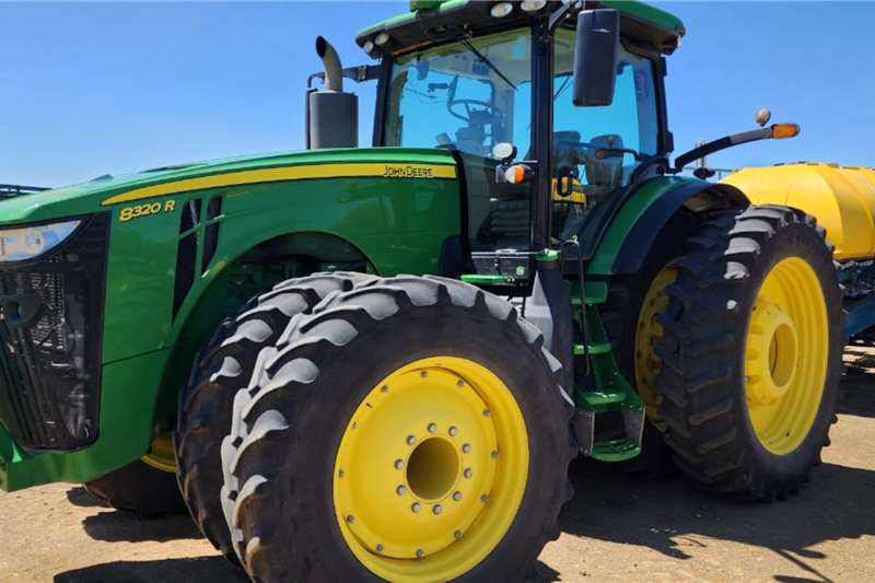 John Deere Tractors 8320R 2019