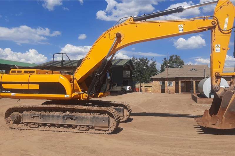 Hydraulic excavator in South Africa on Truck & Trailer Marketplace
