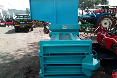 VIRAKS Packhouse equipment Packaging machinery  Akura Hydraulic Box Press for sale by Vincs se Dinge | Truck & Trailer Marketplace