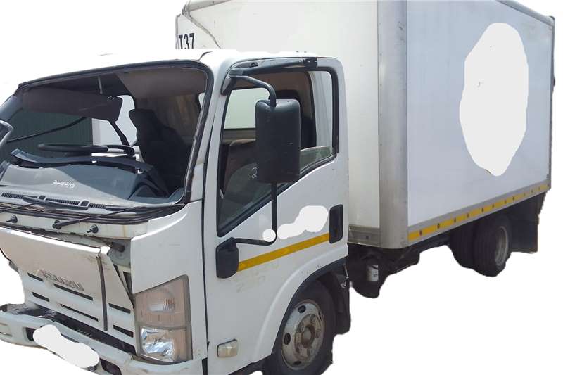 Isuzu Truck spares and parts 250 2015