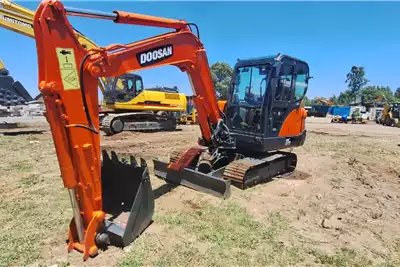 Doosan Excavators DX55 (5 ton) Mini 2011 for sale by Armour Plant Sales | AgriMag Marketplace