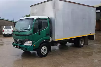 Hino Other trucks 300 814 4 Ton Closed Body 2011 for sale by Truck And Trailer Sales Cape Town | Truck & Trailer Marketplace