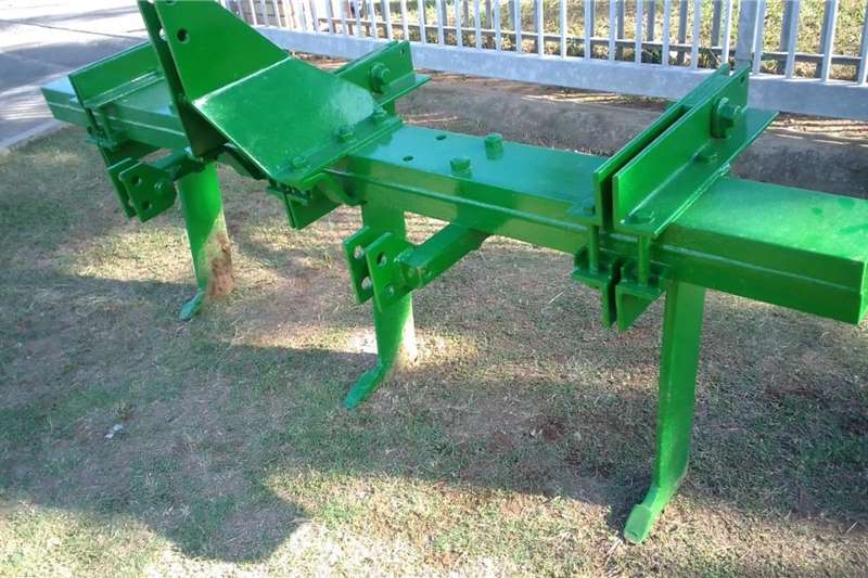 John Deere Planting and seeding equipment Row planters RIPPERS 2008