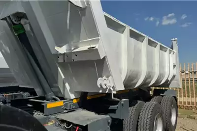 Powerstar Tipper trucks Tipper 10 Cube Round Bin 2007 for sale by Boschies cc | AgriMag Marketplace