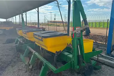 John Deere Planting and seeding equipment Drawn planters JD 1750 Planter 6 Row 3FT for sale by Discount Implements | AgriMag Marketplace