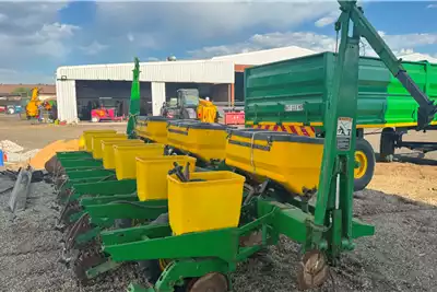 John Deere Planting and seeding equipment Drawn planters JD 1750 Planter 6 Row 3FT for sale by Discount Implements | AgriMag Marketplace