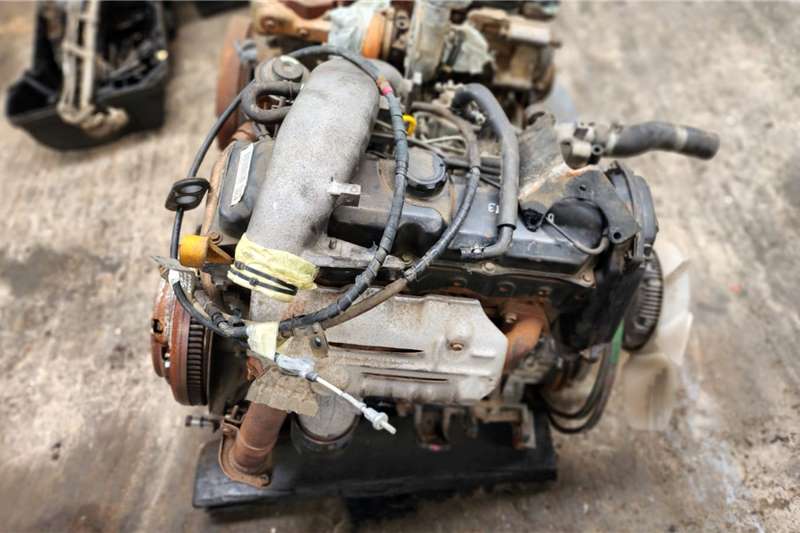 Toyota Truck spares and parts Engines Toyota 5L new Spec