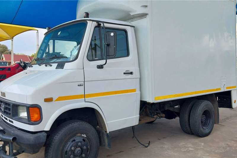 Tata Box trucks 407 (Van) 2017