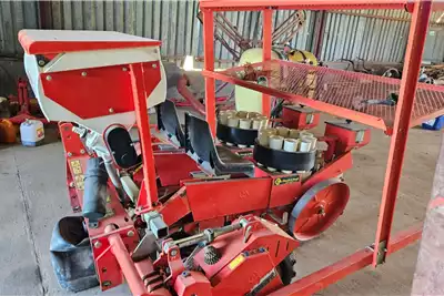 Planting and seeding equipment Checchi & Magli Dual Seedling planter for sale by TYLDEN ANNEX BOERDERY EN VERVOER | AgriMag Marketplace