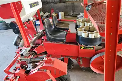 Planting and seeding equipment Checchi & Magli Dual Seedling planter for sale by TYLDEN ANNEX BOERDERY EN VERVOER | AgriMag Marketplace