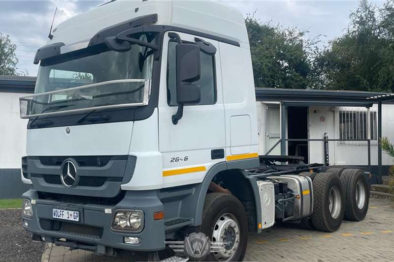Mercedes Benz Truck 2646 Truck Tractor with Hydraulics for Side Tipper 2017