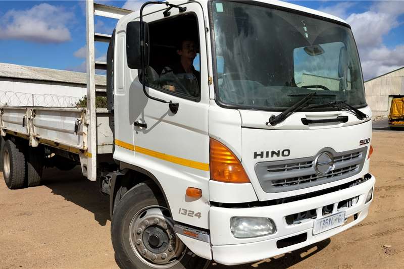 Hino Dropside trucks 500 1324 2013