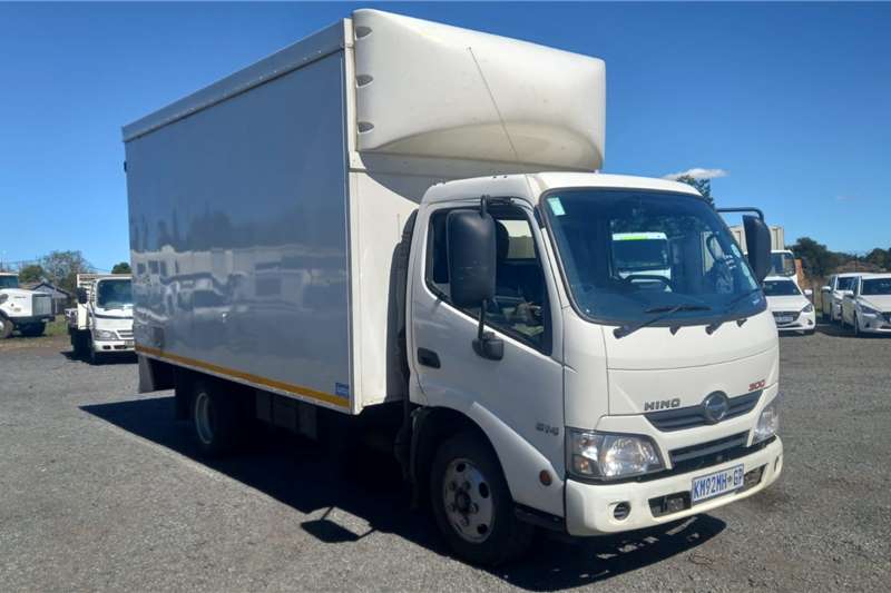 Hino Box trucks HINO 300614 2019