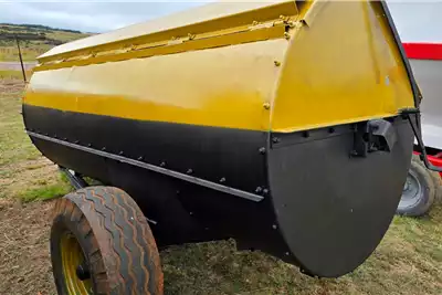 Other Spreaders Slurry and manure spreaders Vetsak or Falcon Manure spreader for sale by Sturgess Agriculture | AgriMag Marketplace