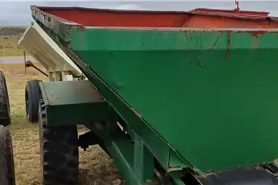Rovic Spreaders Trailed spreaders Rovic 5 ton lime spreader for sale by Sturgess Agriculture | AgriMag Marketplace