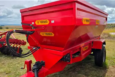 VIRAKS Spreaders Trailed spreaders 7 Ton Chain lime spreader for sale by Sturgess Agriculture | AgriMag Marketplace