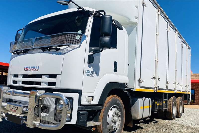 Isuzu Box trucks FVZ 1400, 6x4, FITTED WITH 8,400 METRE LONG MULTI 2017