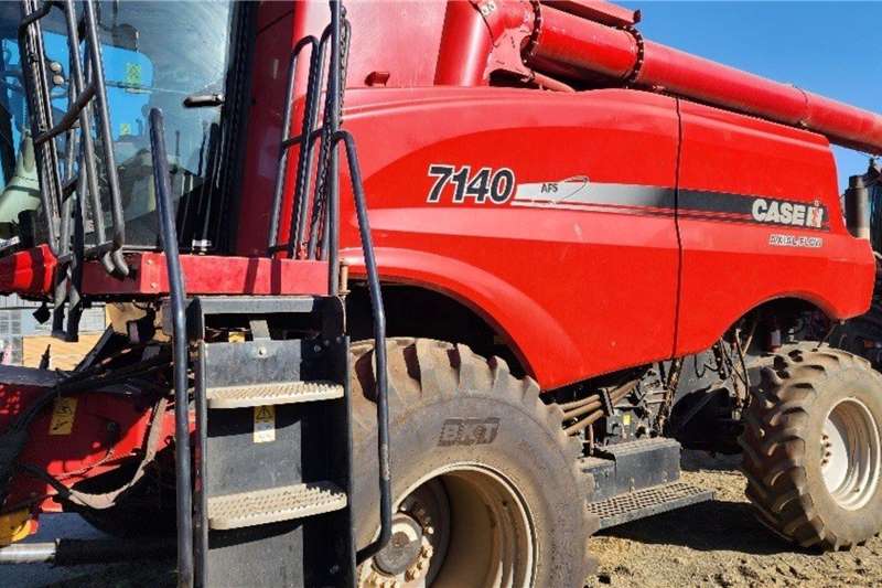 Case Harvesting equipment Grain harvesters Case IH 7140 2016