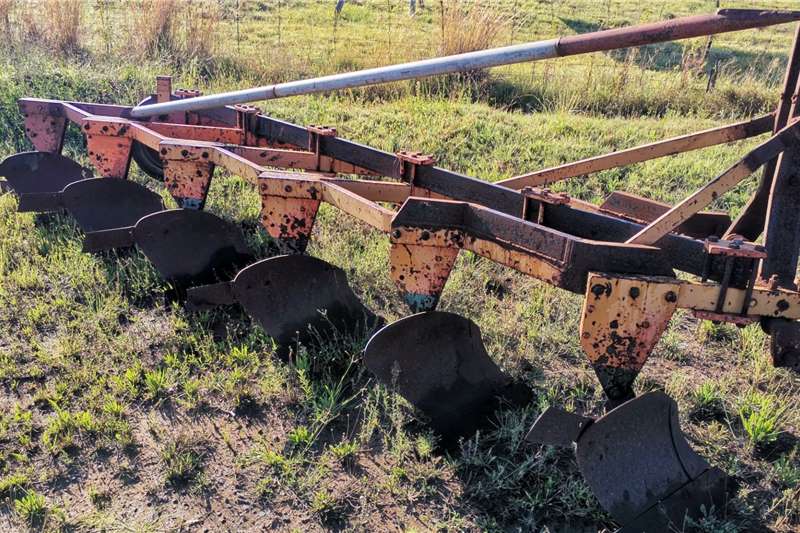 Tillage equipment Ploughs 6 Furrow Frame Plough