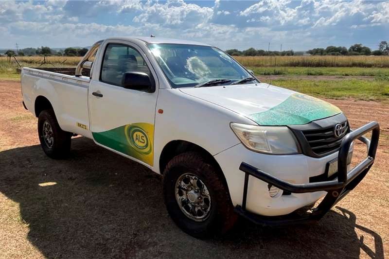 Toyota LDVs & panel vans Hilux 2.5D 4D SRX R/B 2013