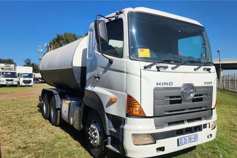 Hino Tanker trucks 700 2841 Euro 6x4 Water Tanker 2016