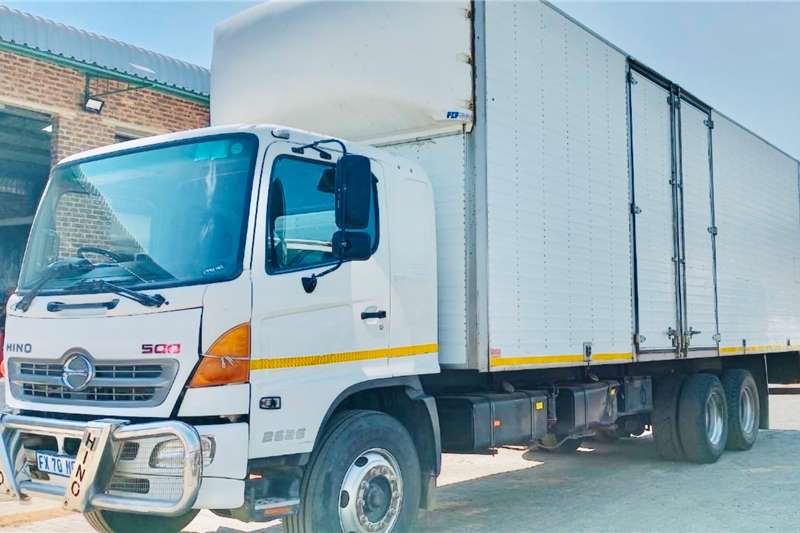 Hino Box trucks 500 2626 2017