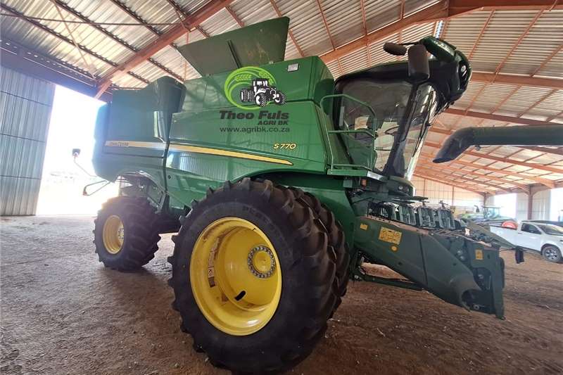 Harvesting equipment Grain harvesters John Deere S770 2023
