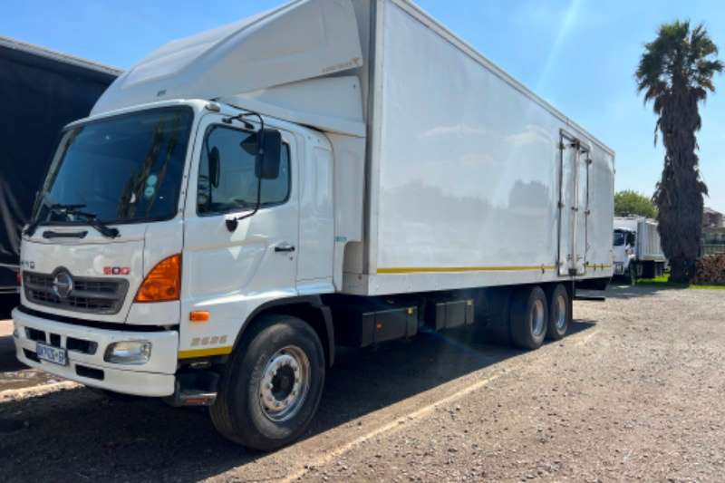 Hino Box trucks HINO 500 2626 CLOSED BODY TRUCK 2015