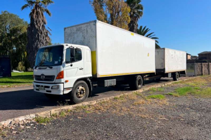 Hino Box trucks Hino 500 dropside with trailer 2014