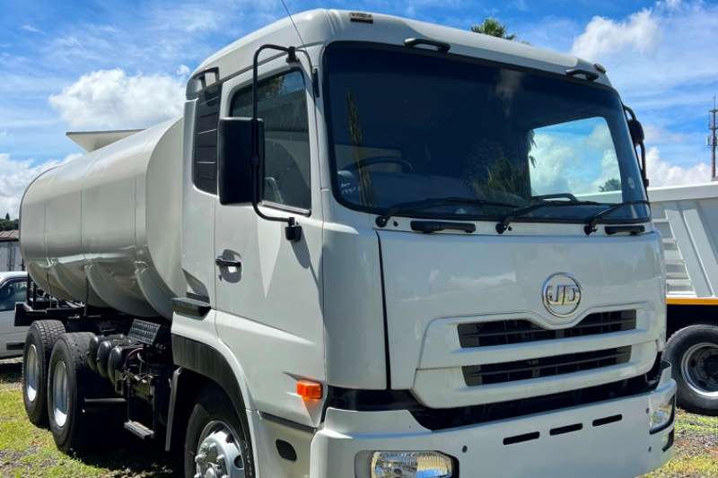 Nissan Water bowser trucks Nissan UD 18000 litres water tank 2011