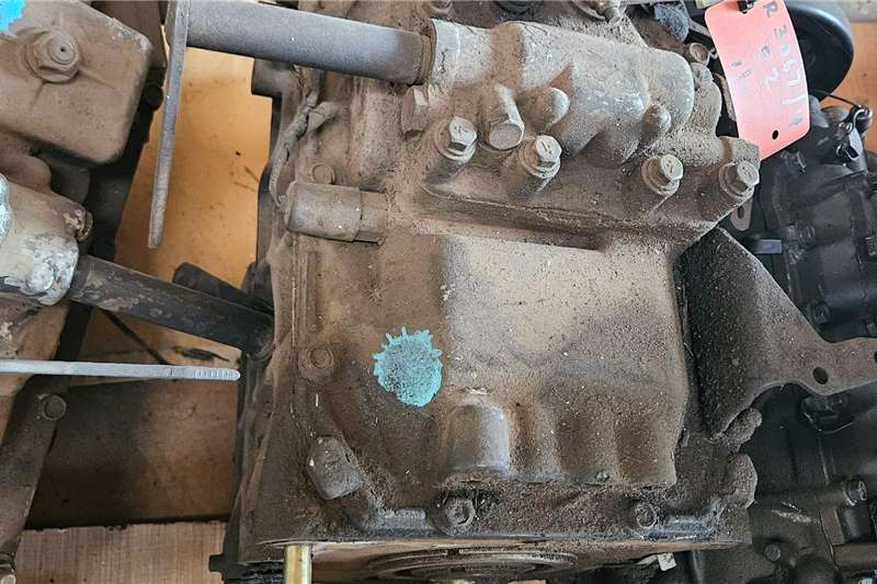 Nissan Truck spares and parts Gearboxes UD80 Gearbox