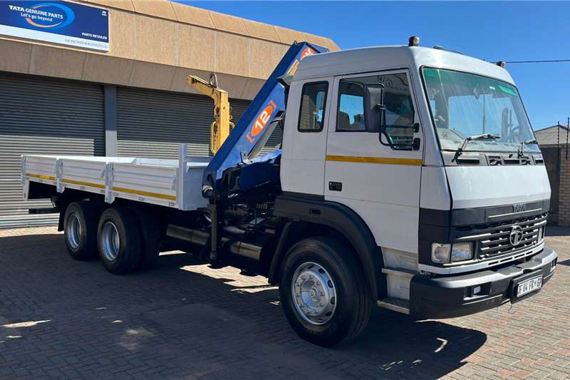 Tata Crane trucks LPT 2523 14 TON CRANE TRUCK 6X4 2019
