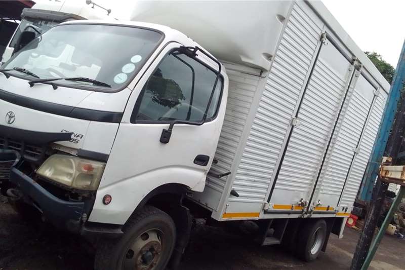 Toyota Truck spares and parts Toyota Dyna 6105