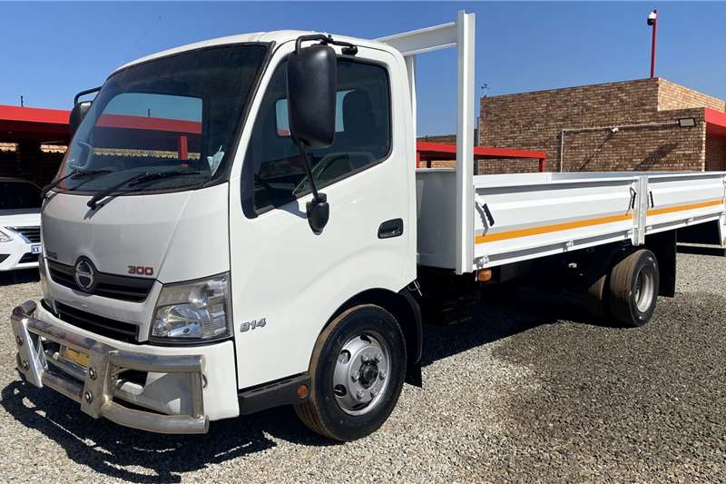 Hino Dropside trucks 300, 814, FITTED WITH BRAND NEW DROPSIDE BODY 2016
