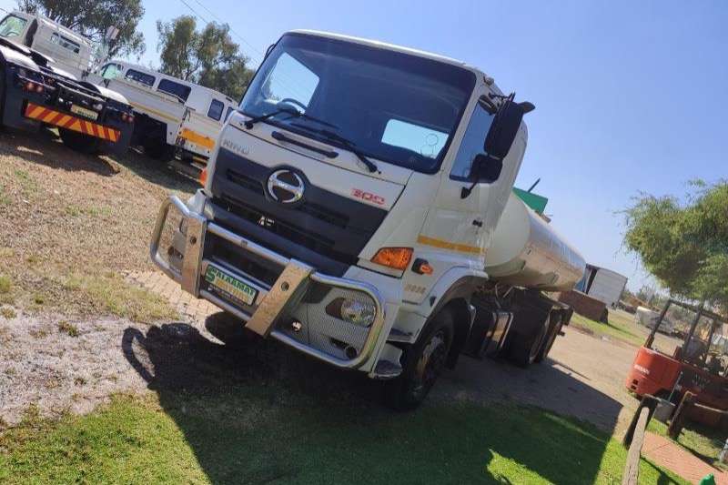 Hino Water bowser trucks 2836  6X4     WATER TANKER   15000 liter 2020