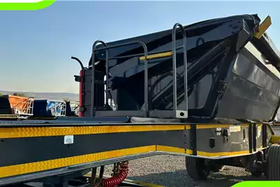 Leader Trailer Bodies Trailers 2021 Leader 20m3 Side Tipper Trailer 2021 for sale by Truck and Plant Connection | AgriMag Marketplace