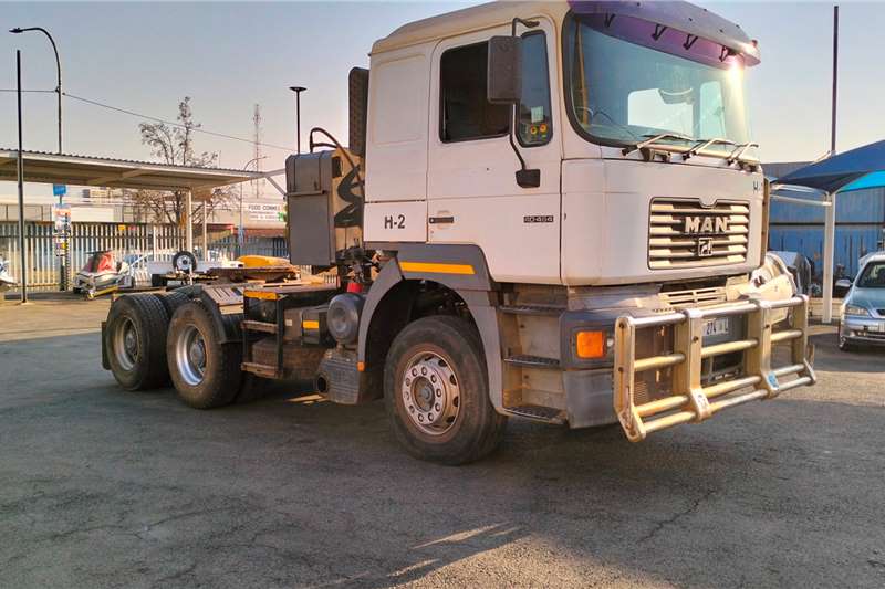 MAN Truck tractors 2004 MAN truck tractor with hydraulics 2004