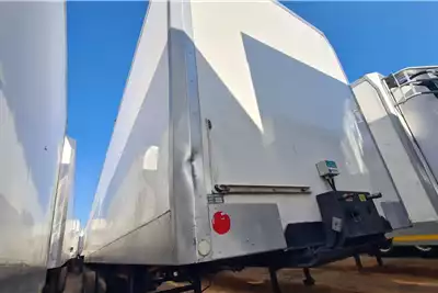 Henred Trailers 3 Axle 2001 for sale by MRJ Transport cc | AgriMag Marketplace