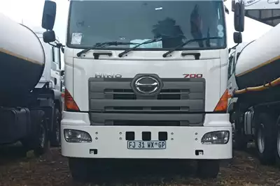 Hino Water bowser trucks Hino 700 2841 18000L Water Tanker 2016 for sale by Country Wide Truck Sales | AgriMag Marketplace