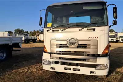 Hino Truck tractors Hino 700  18000L water tanker 2007 for sale by 4 Ton Trucks | AgriMag Marketplace