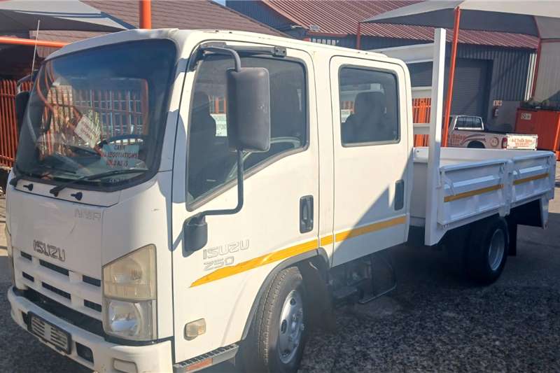 Isuzu Dropside trucks NMR250 CREW CAB 2.5TON 2013