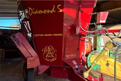 Feed mixers Diamond 5 voermenger met skaal for sale by Henneman Farm | AgriMag Marketplace