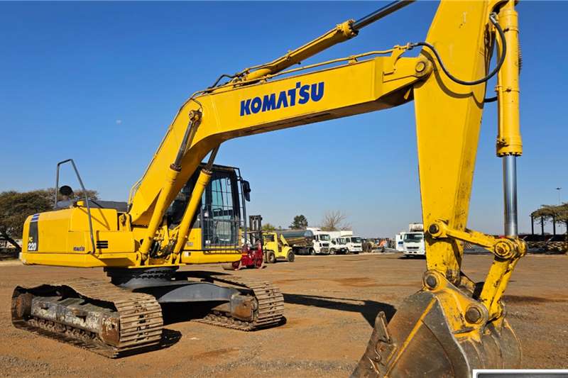 Komatsu Excavators KOMATSU PC220 EXCAVATOR 2014