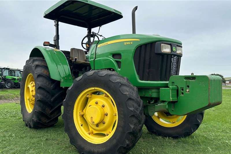 John Deere Tractors 4WD tractors 2017 John Deere 5082E MFWD 60kw 2017